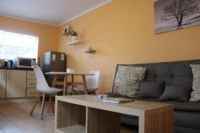Lovely Linden Cottage with Solar Inverter